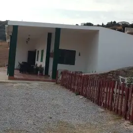 Maison d'été/terrasse/garage/jardin 930m2 total