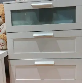 Commode et table blanche à vendre