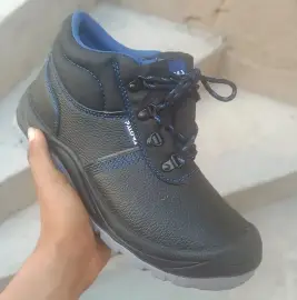 Chaussure de travail neuve taille 43