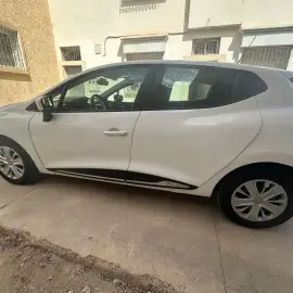 Clio 4 ………..